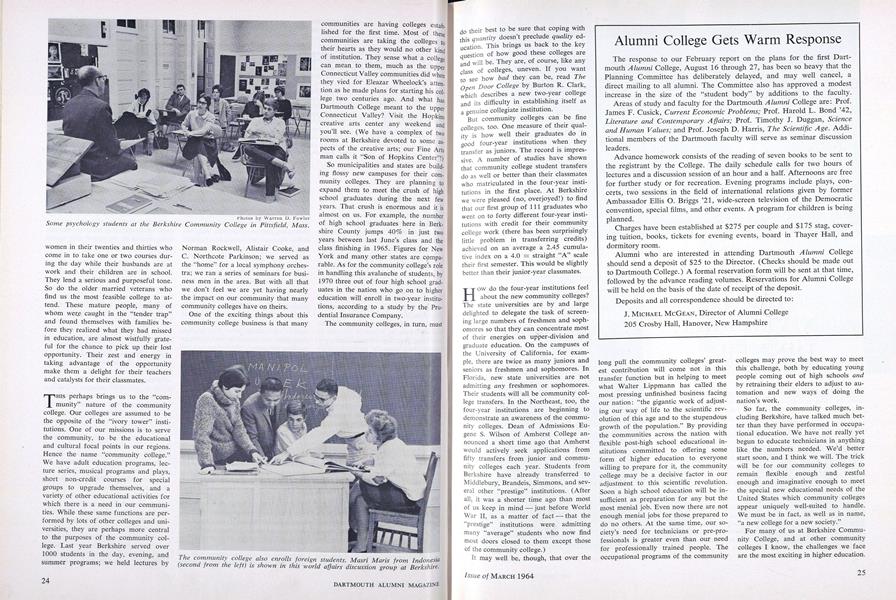 Alumni College Gets Warm Response
